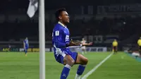 Momen Kocak Laga Persib vs Lion City Sailors: Selebrasi Bonceng Tiga Saddil Ramdani, Eliano Reijnders dan Adam Alis